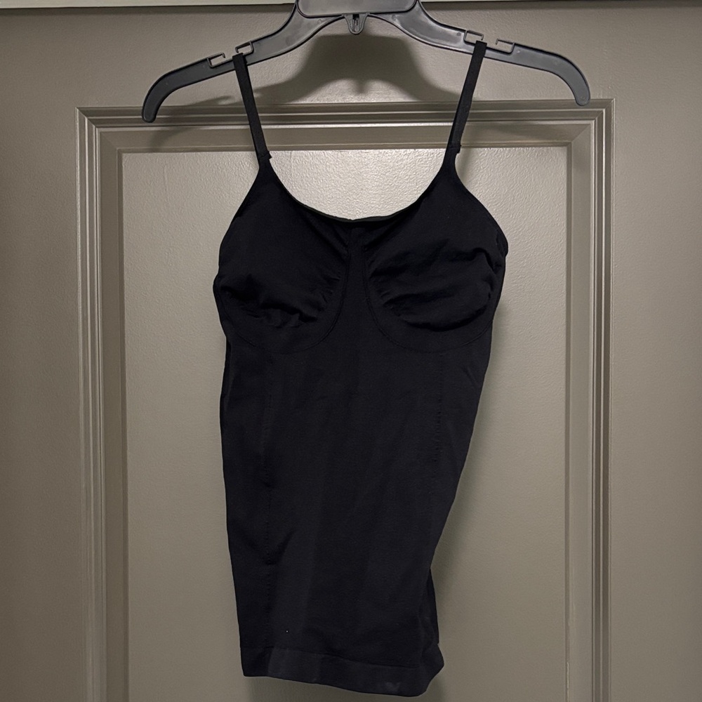 YITTY black compression tank top M/L